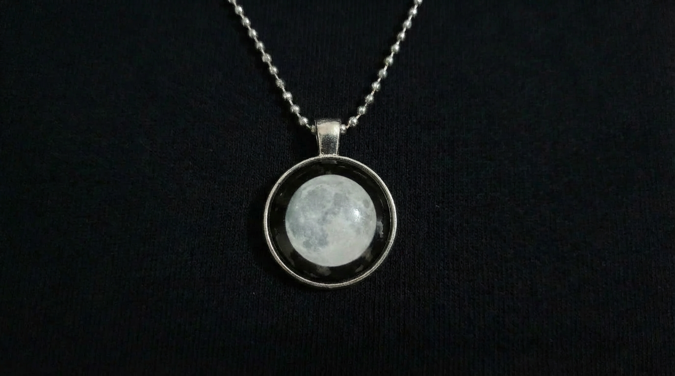 Tr4 Moon Pendant