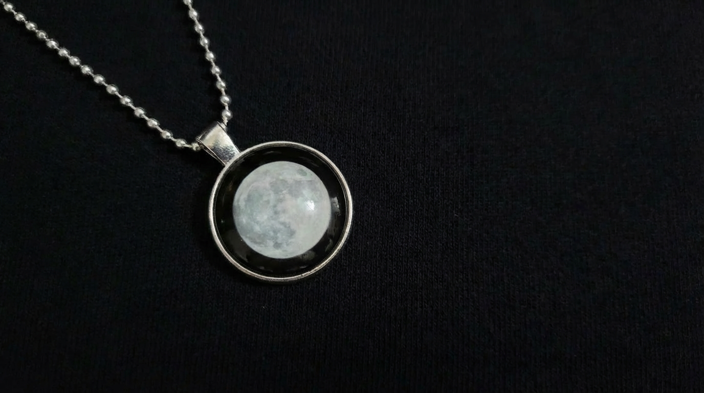 Tr4 Moon Pendant