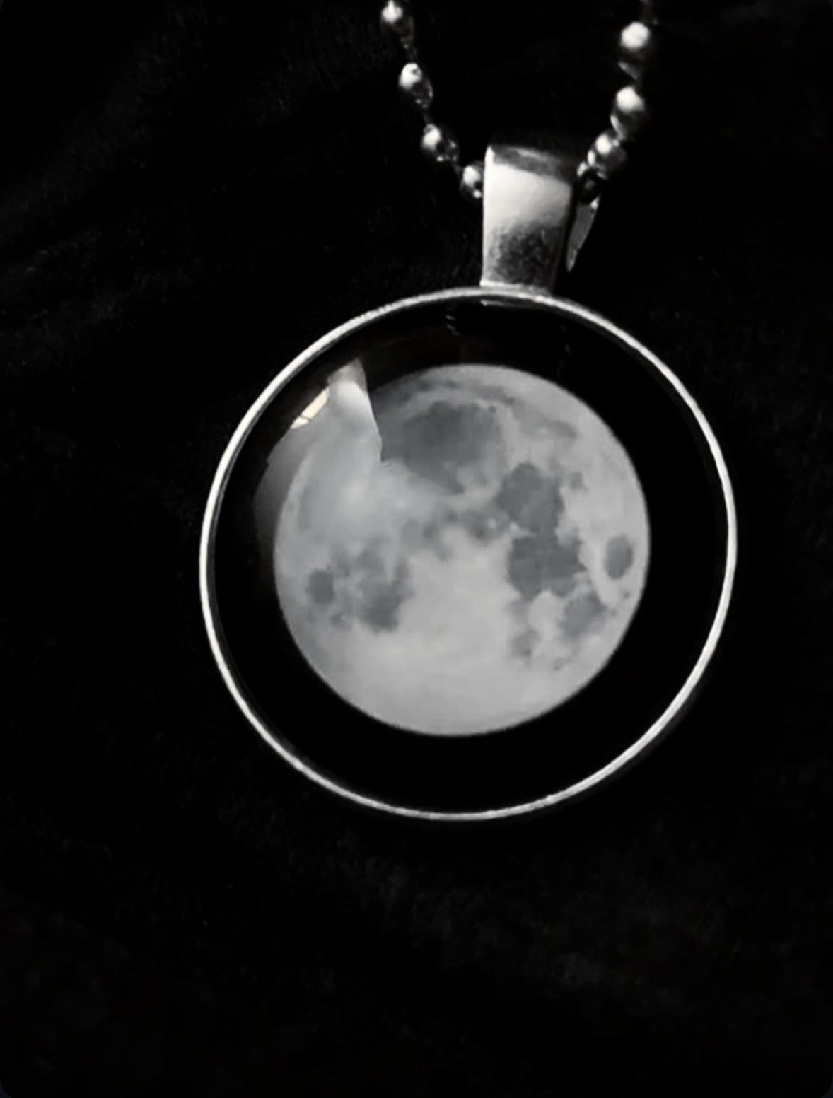 Tr4 Moon Pendant